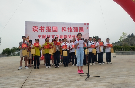 培養(yǎng)愛國情懷 激勵莘莘學(xué)子