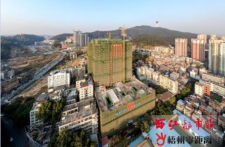 市工人醫(yī)院門(mén)診住院綜合樓封頂