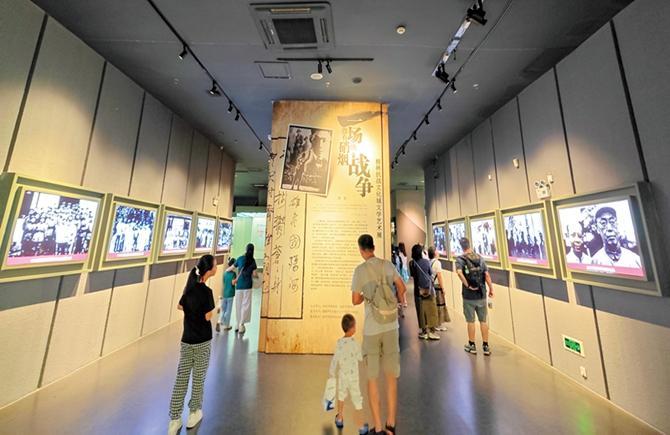抗戰(zhàn)文學藝術展在梧展出
