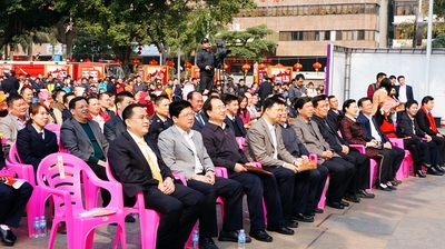 市長朱學(xué)慶到場觀看演出。